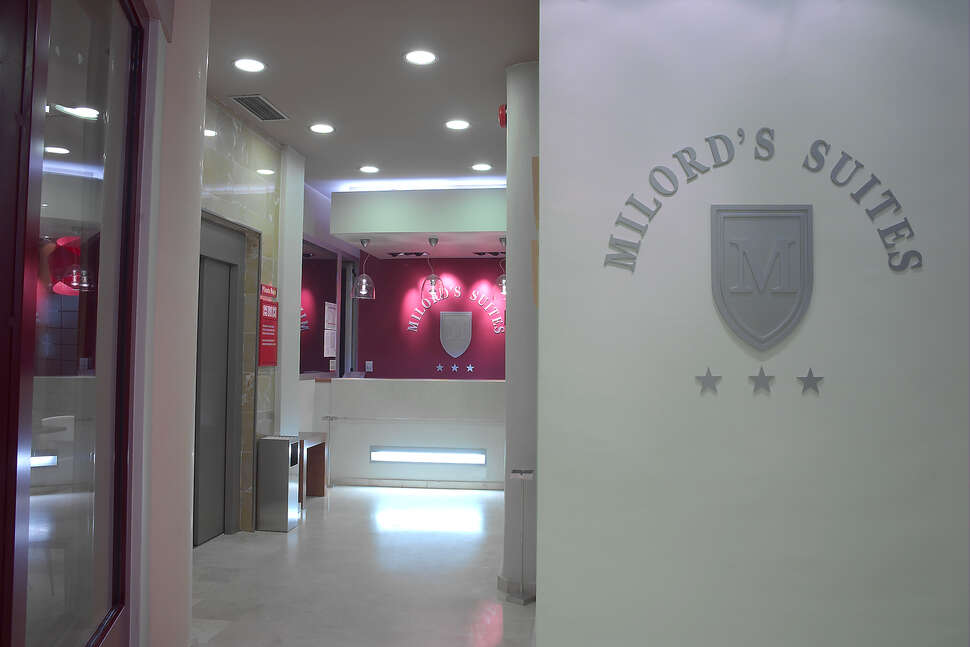 Een foto van het interieur van Milord's Suites