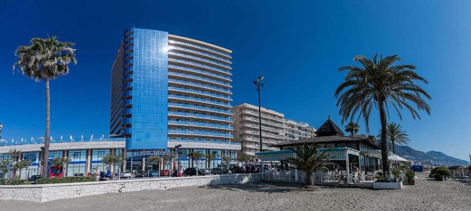 Ein Foto von der Außenansicht des Hotel Yaramar