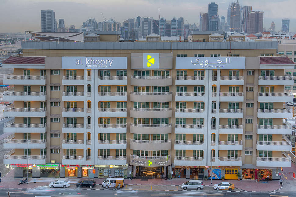 Een foto van de buitenkant van Al Khoory Atrium Hotel
