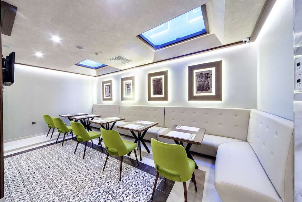 Een foto van de faciliteiten bij Mukarnas Taksim Hotel