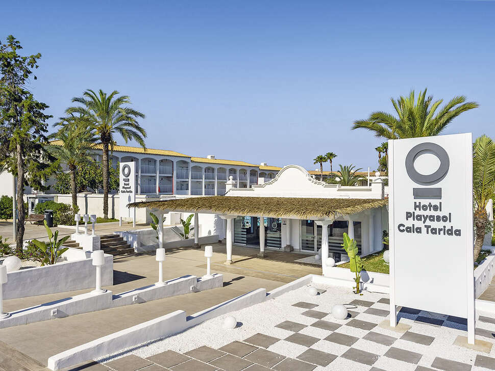 Een foto van de buitenkant van Hotel Vibra Cala Tarida