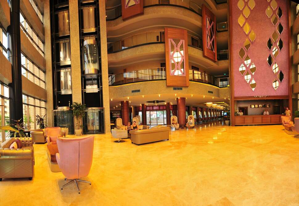 Ein Foto vom Innenbereich im Hotel Golden Rock Beach