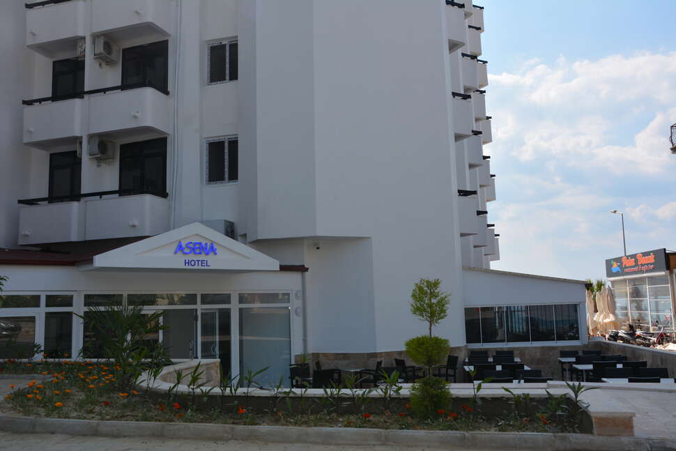 Een foto van de buitenkant van Jura Hotels Ada Beach