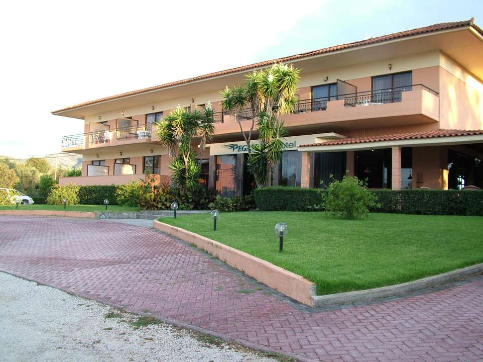 Een foto van de buitenkant van Hotel Pegasus Corfu