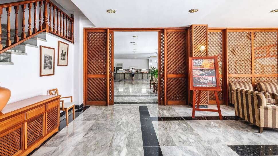 Een foto van het interieur van Be Smart Florida Plaza