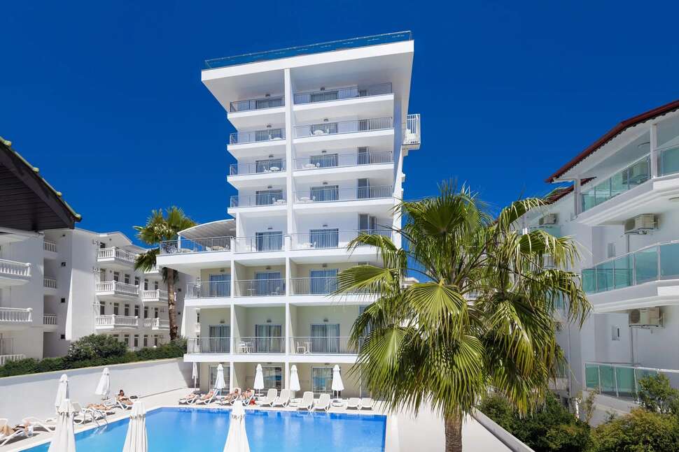 Een foto van de buitenkant van Side Su Hotel