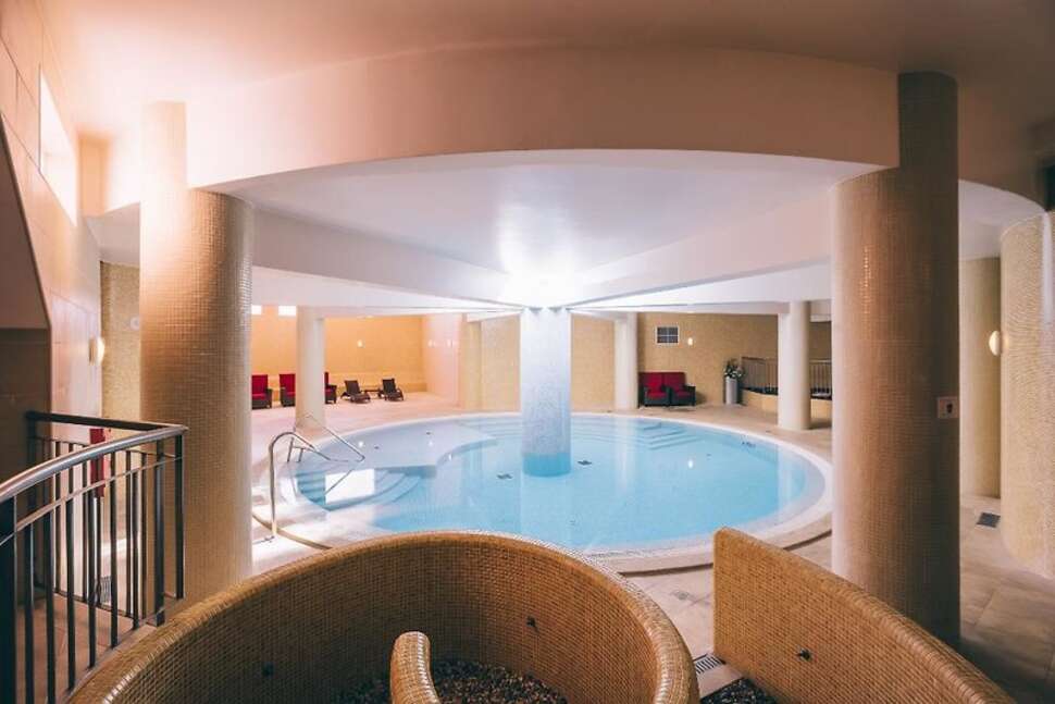 Een foto van het zwembad bij Grand Muthu Forte Do Vale