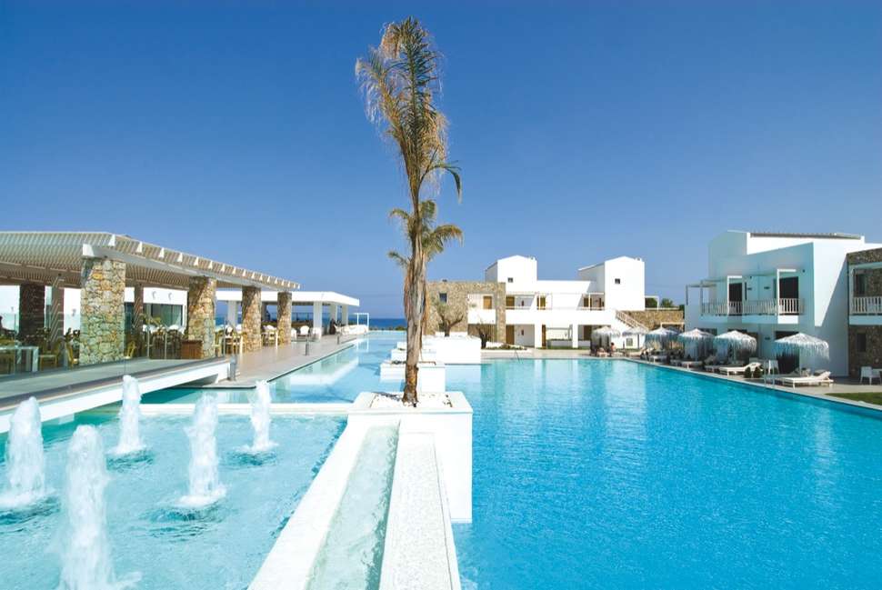 Een foto van het zwembad bij Diamond Deluxe Hotel