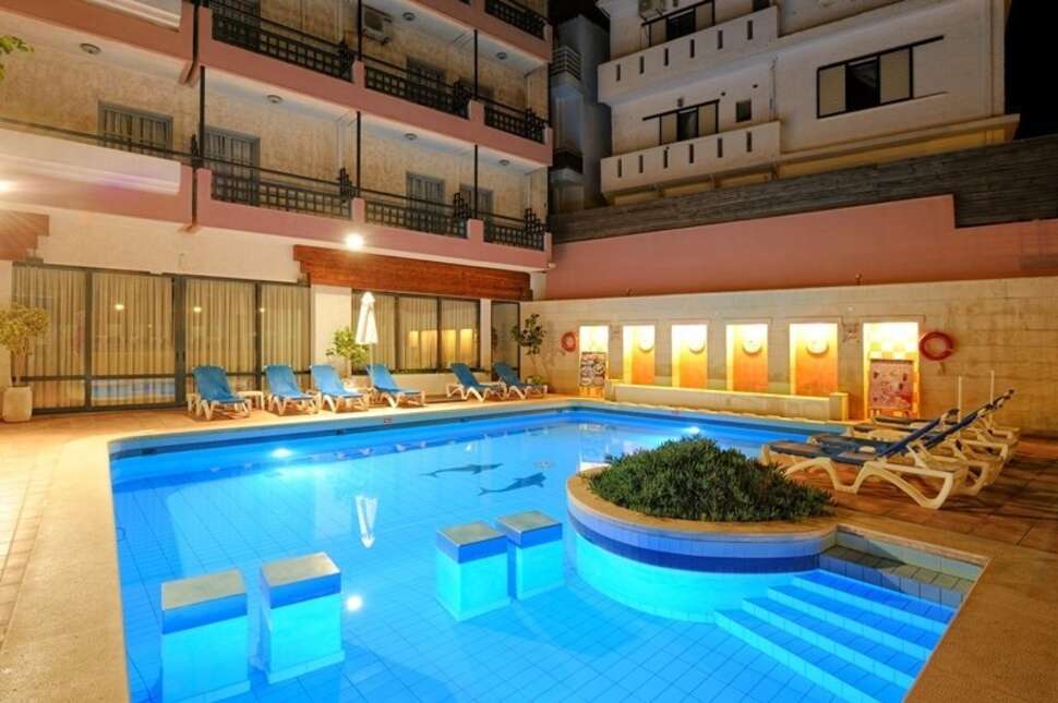 Een foto van het zwembad bij Agrabella Hotel