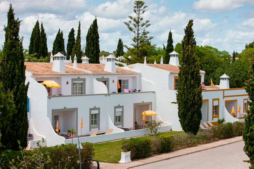 Ein Foto von der Außenansicht des Rocha Brava Resort