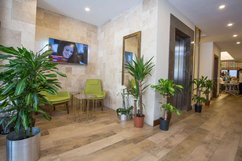 Een foto van The White Orient Hotel