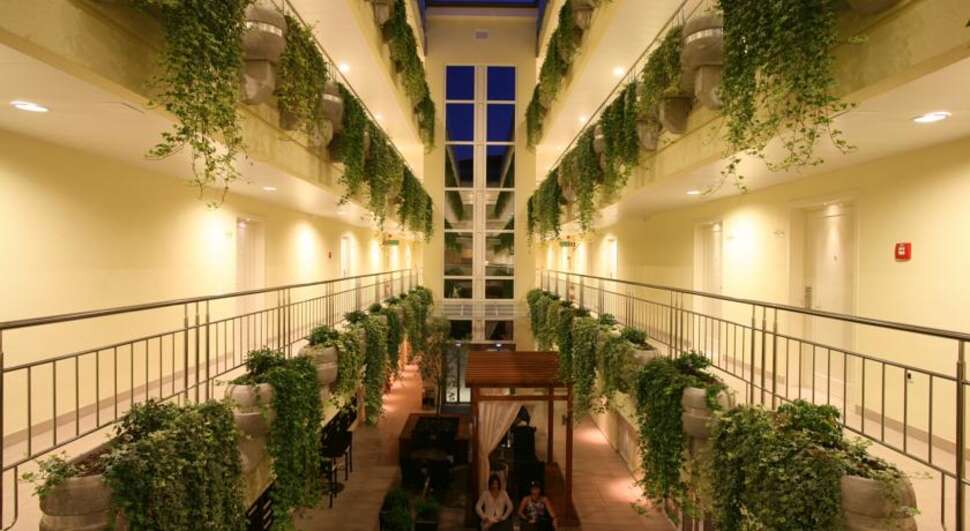 Een foto van het terras bij Valamar Atrium Baska Residence