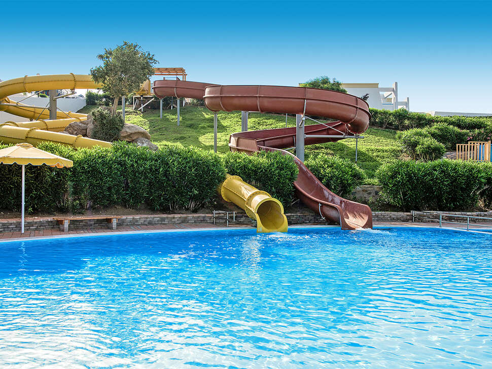 Een foto van het zwembad bij Mitsis Norida Beach Hotel