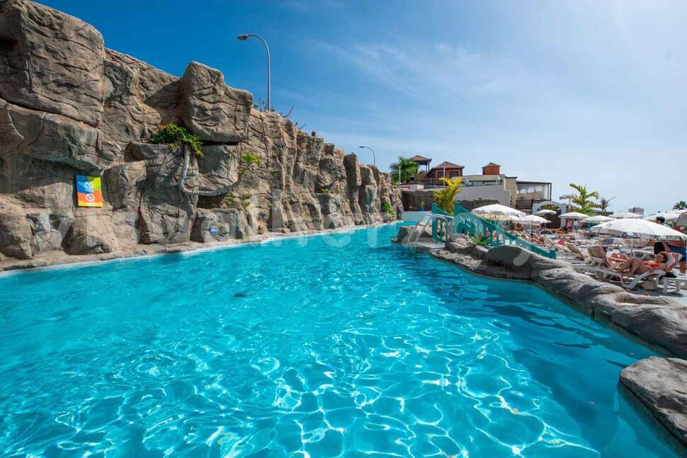 Een foto van het zwembad bij Paradise Park Fun Lifestyle Hotel