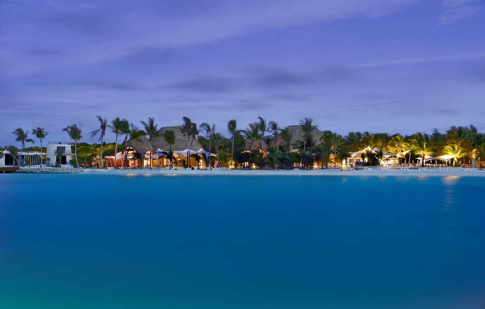 Ein Foto von der Außenansicht des Holiday Inn Resort Kandooma Maldives