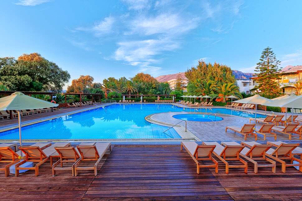 Ein Foto vom Pool im Apollonia Beach Resort & Spa