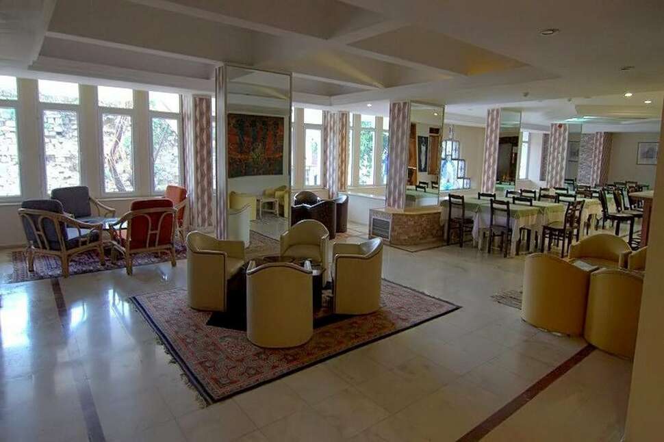 Een foto van het interieur van Surtel Hotel