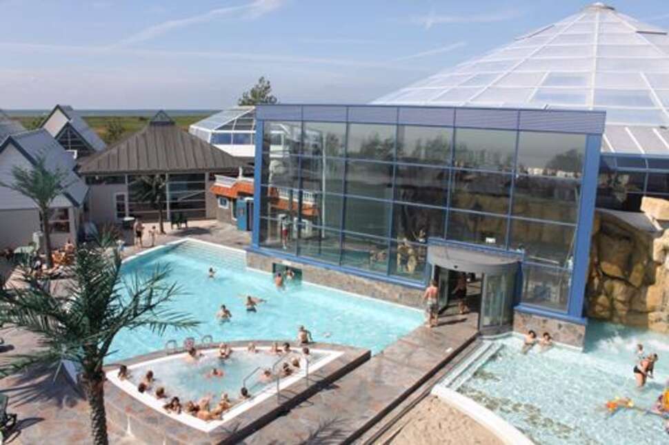 Een foto van het zwembad bij Vakantiepark Lalandia Rødby