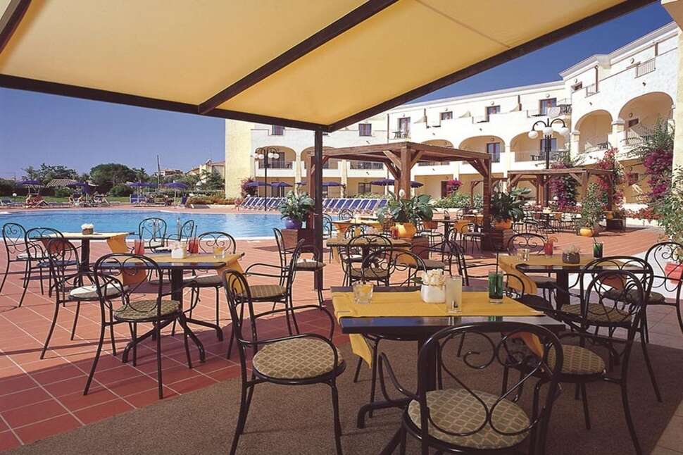 Een foto van het terras bij Blu Hotel Morisco Village