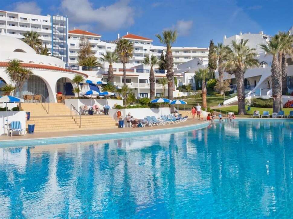 Een foto van het zwembad bij Grand Muthu Oura View Beach Club