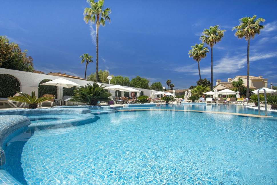 Ein Foto vom Pool im Catalonia del Mar