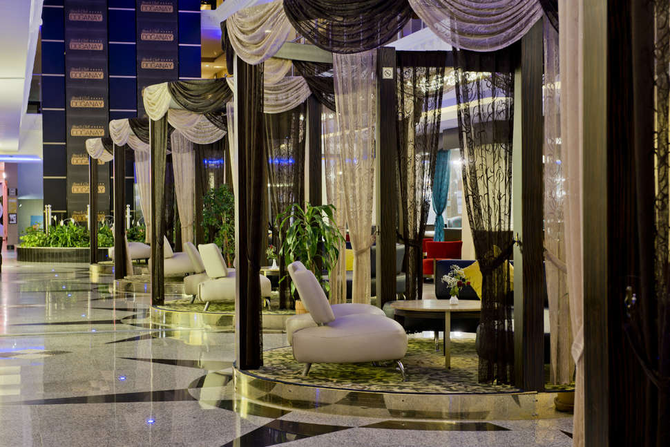 Een foto van het interieur van Doganay Beach Club