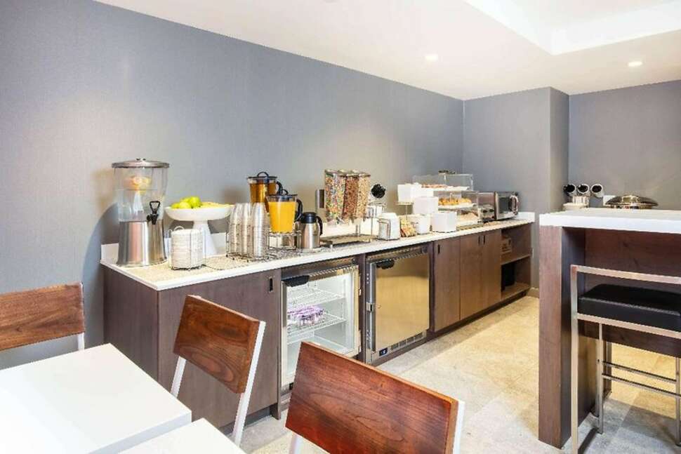 Een foto van La Quinta Inn & Suites by Wyndham Times Square South