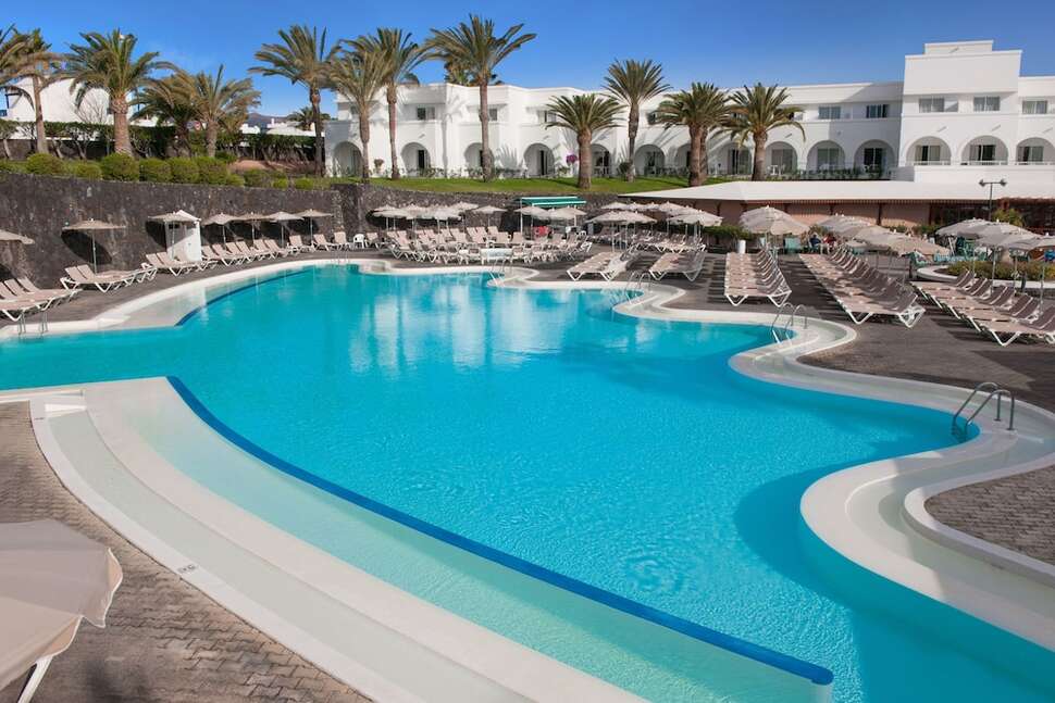 Een foto van het zwembad bij Relaxia Olivina Lanzarote