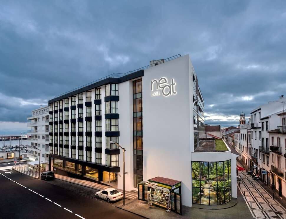 Een foto van de buitenkant van Neat Hotel Avenida