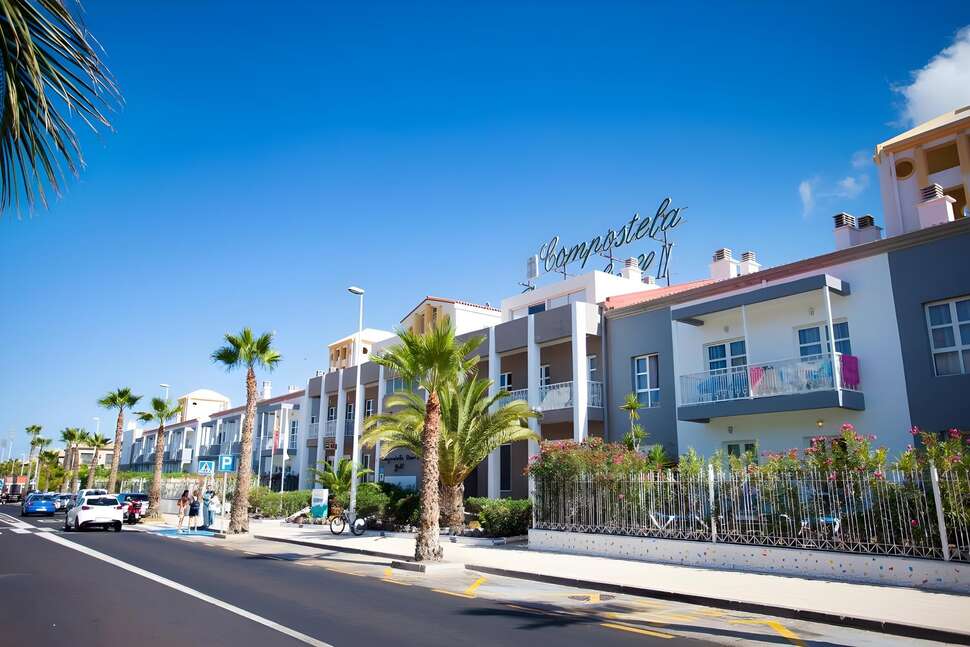 Een foto van de buitenkant van Coral Hotel Compostela Beach Golf Club
