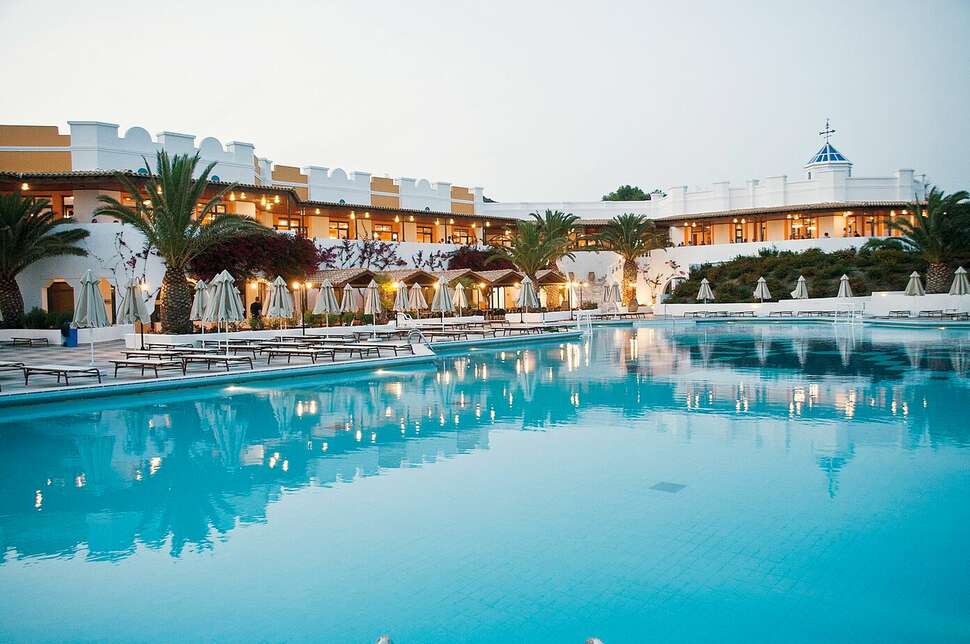 Een foto van het zwembad bij Lagas Aegean Village
