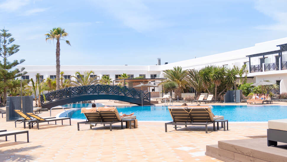Ein Foto vom Pool im Hotel Coral Cotillo Beach