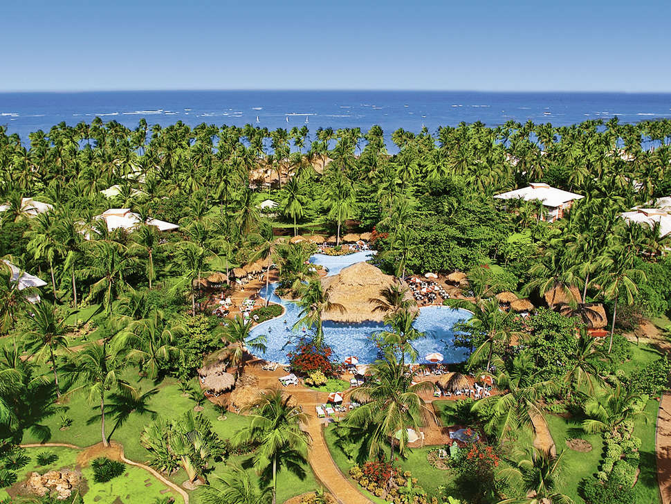 Een foto van het zwembad bij Grand Palladium Bavaro Suites Resort & Spa