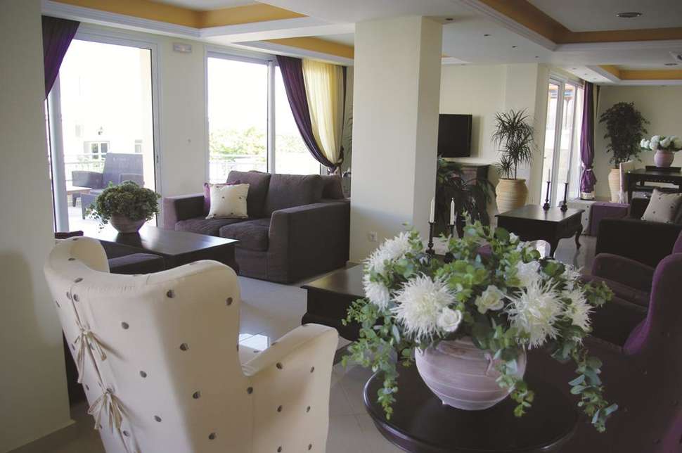 Een foto van het interieur van Astron Princess Hotel
