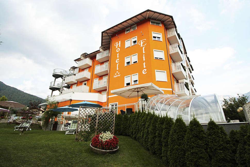 Ein Foto von der Außenansicht des Bio Hotel Elite