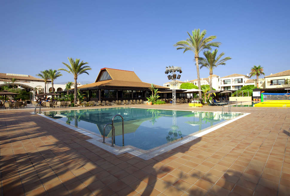 Ein Foto vom Pool im Impressive Playa Granada Golf