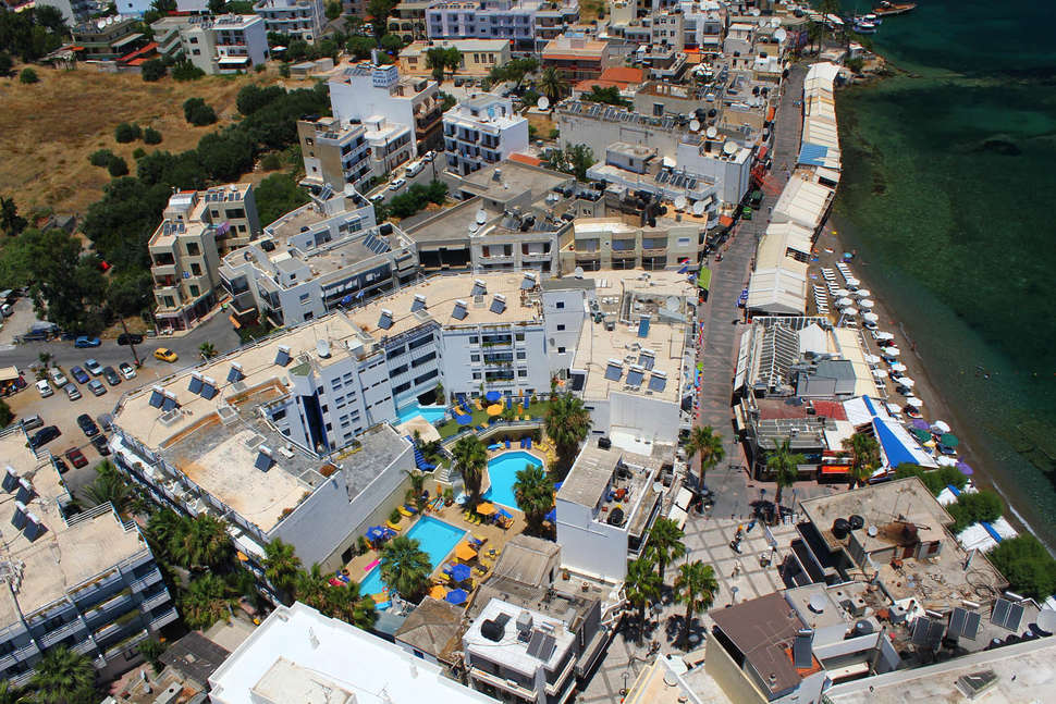 Een foto van de buitenkant van Kassavetis Center Hotel Studios & Appartementen