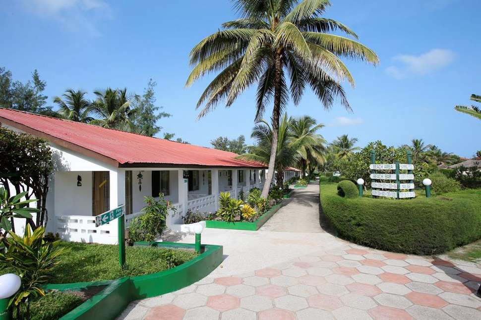 Een foto van de buitenkant van Holiday Beach Club Hotel