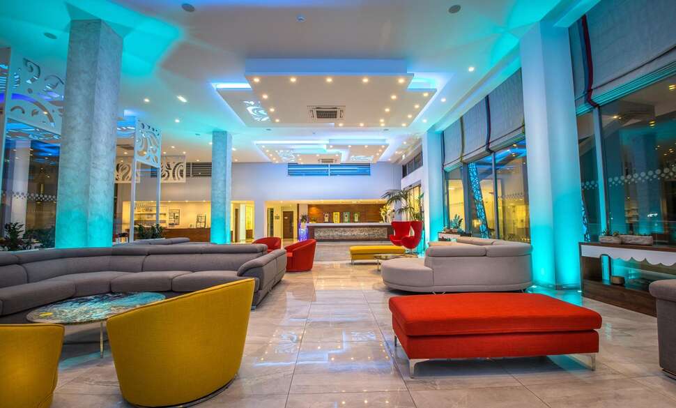 Een foto van het interieur van Nicholas Color Hotel