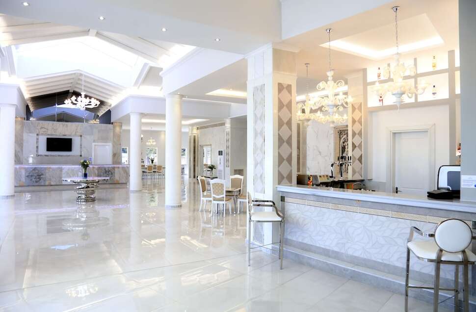Een foto van het interieur van Sandy Beach & Villas