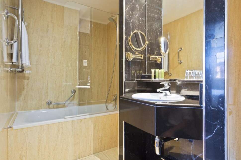 Ein Foto Melia White House Hotel Apartments