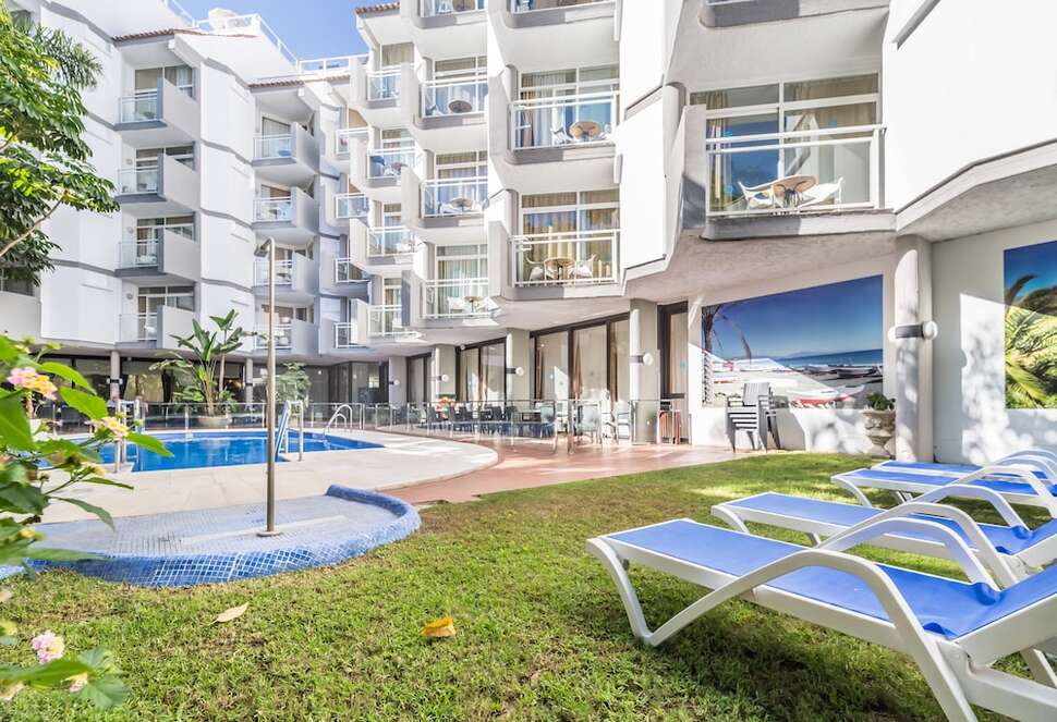 Een foto van het zwembad bij AluaSun Lago Rojo Hotel