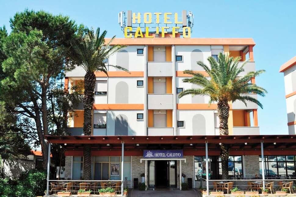 Een foto van de buitenkant van Hotel Califfo