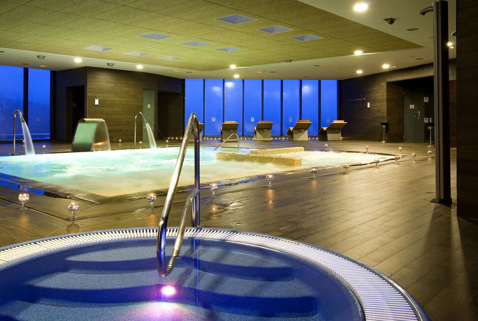 Een foto van het zwembad bij R2 Bahia Design Hotel & Spa Wellness