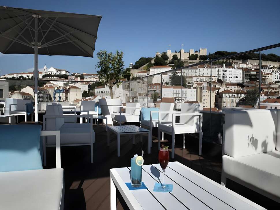 Ein Foto von der Terrasse im Hotel Mundial