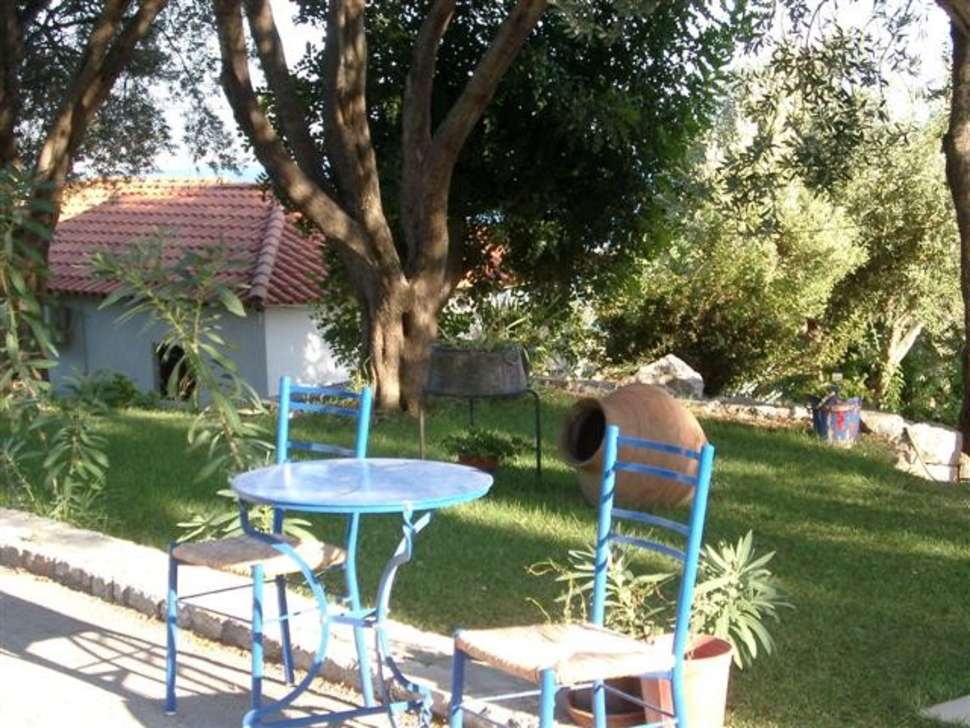 Een foto van het terras bij Elena Bungalows