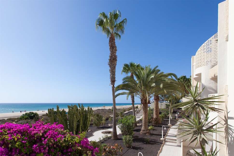 Een foto van de buitenkant van R2 Maryvent Beach Appartementen