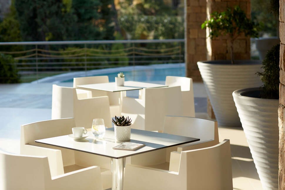 Een foto van het terras bij Istion Club & Spa
