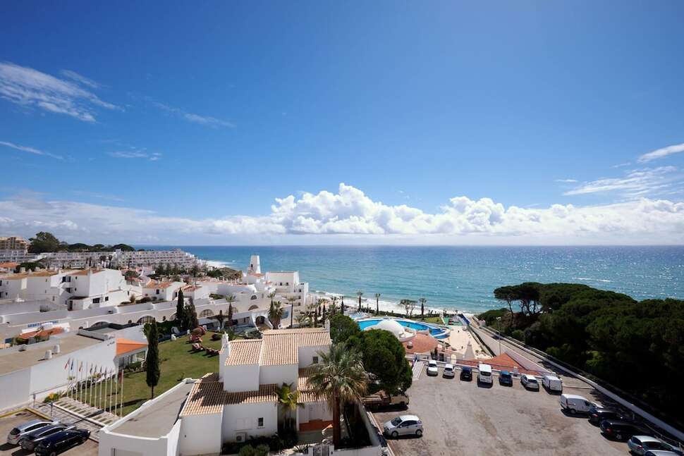 Een foto van de buitenkant van Grand Muthu Oura View Beach Club