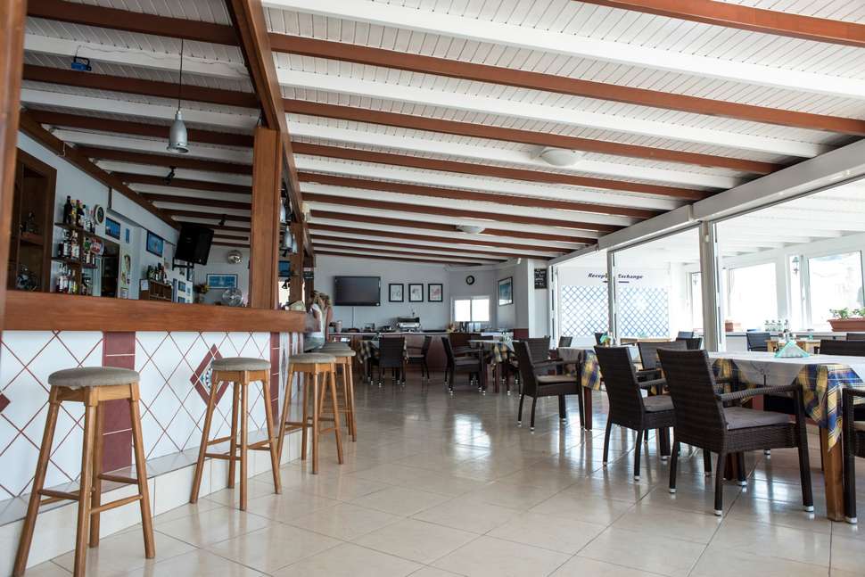 Een foto van de faciliteiten bij Mammis Beach Hotel